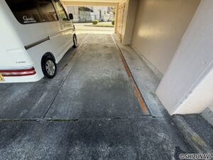 駐車場は１台分無料でついてきます！屋根付きなのでお車も綺麗に保てます！