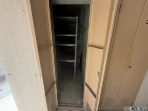 外の物置になります。こちらも無料で使えます！