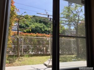 南側専用庭は落ち着いた雰囲気です♪