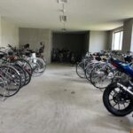 屋内駐輪場、バイク置き場です。