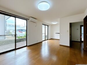 【リフォーム中／LDK】床材のクリーニング補修を行います。