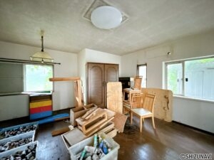 【リフォーム予定/LDK別角度】LDKはフローリング重ね張り、室内ドア交換、クロス張替、照明交換を行います。隣の洋室のドアを外せば、リビングと一続きの空間として利用可能です。