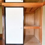 【1階和室収納】クリーニングを行います。
