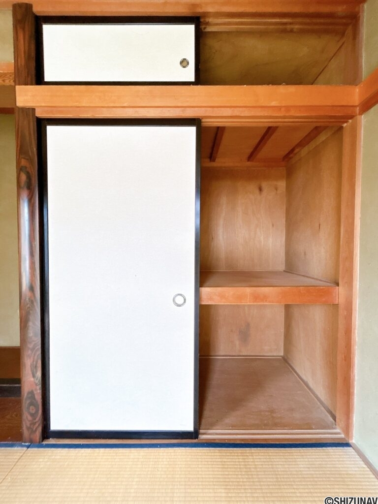【1階和室収納】クリーニングを行います。