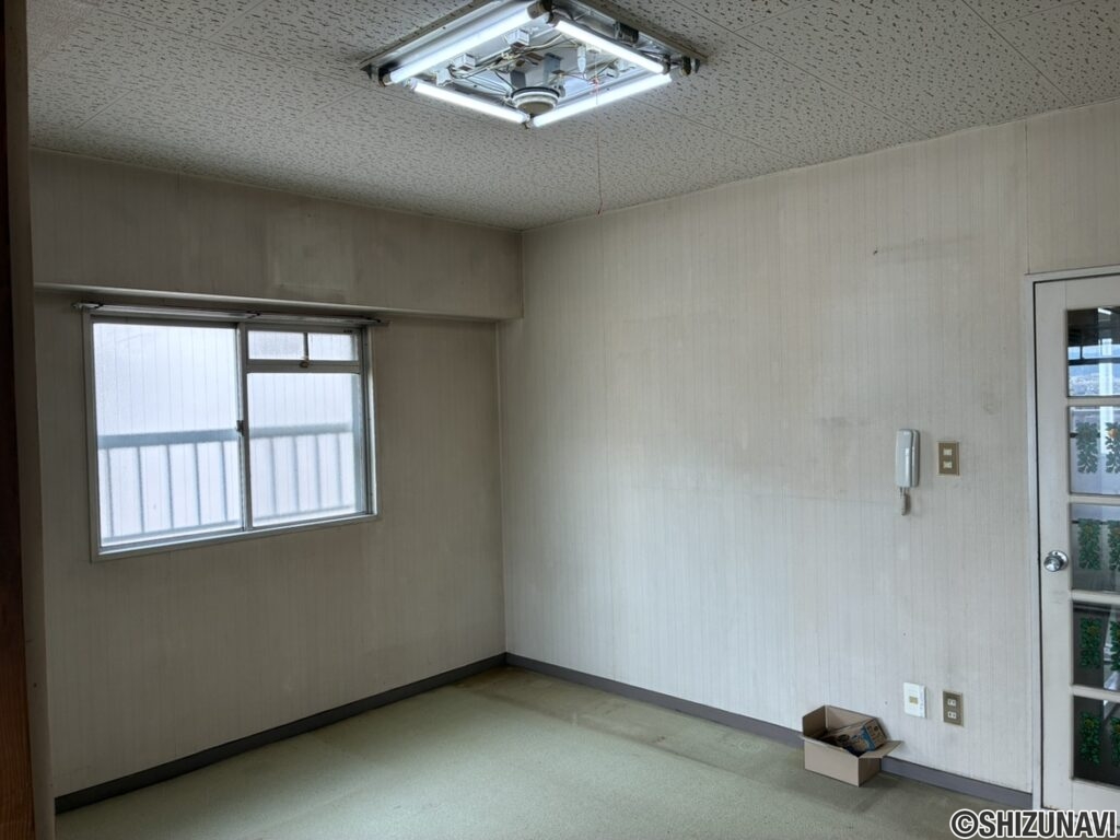 沼津市　サンコーポ吉田509　室内