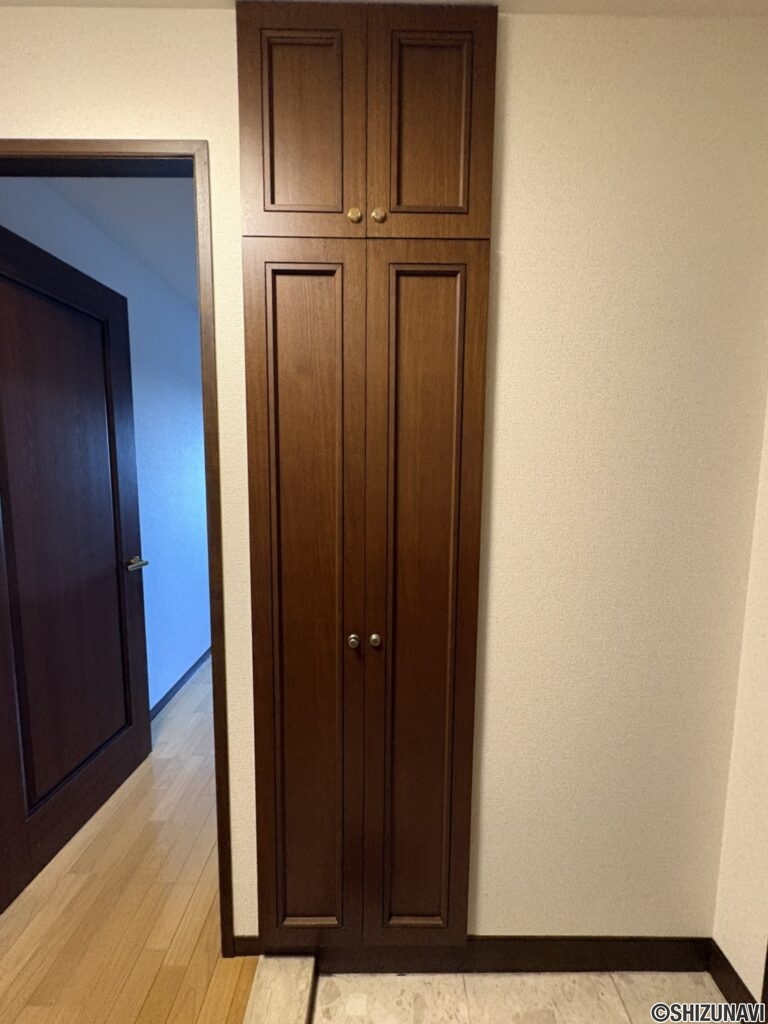 玄関収納です。たくさん物を収納できるので、玄関回りをすっきりさせられます。