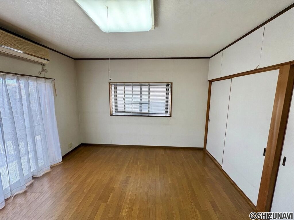 2階西側の洋室です。