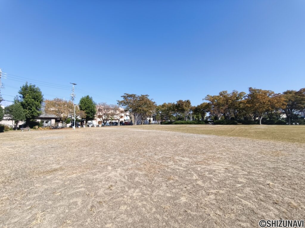 下川原公園まで徒歩5分！広々とした公園です！