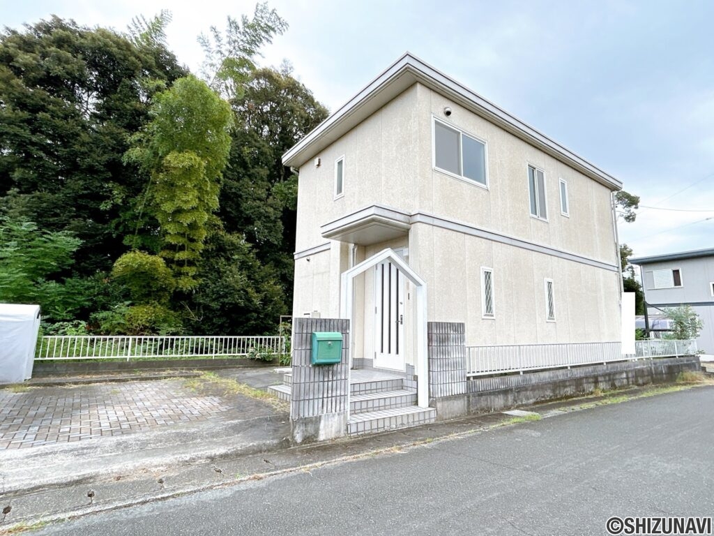 【外観】雨漏り、構造上主要な部分の欠陥や・腐食、給排水管の故障や漏水についてお引渡しより２年間保証。