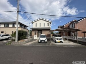 菊川市下平川　区画整理地内×両面道路。利便性と住み心地を兼ね備えた一邸の物件画像