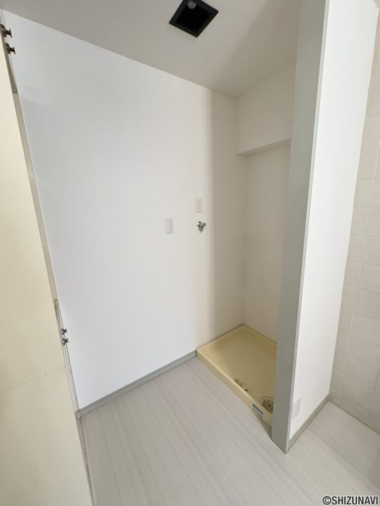 洗濯機置き場です。キッチンのすぐ近くにあるので、家事が楽になります。