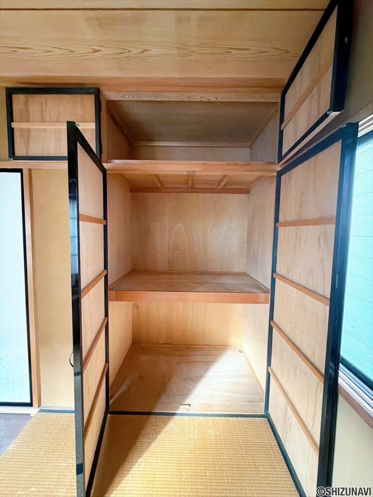 葵区弥勒　2階和室6帖　収納
