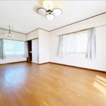 【2階東側洋室／約10帖】
