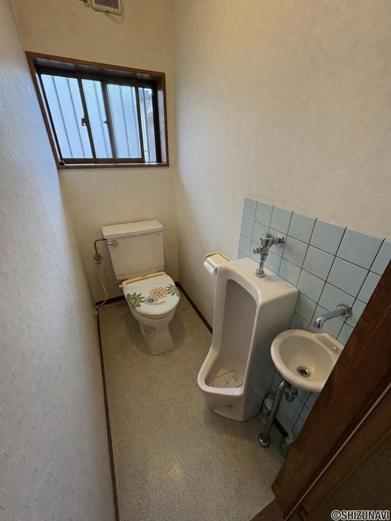 トイレです。小便器がついています。