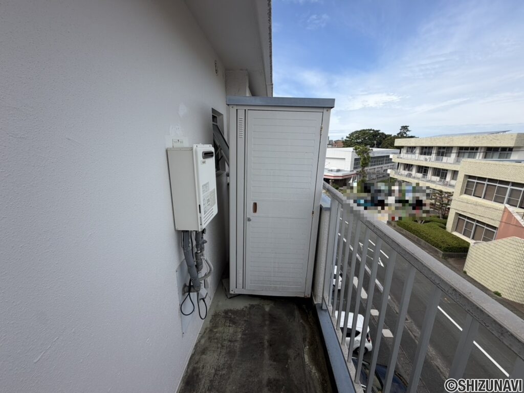 北側バルコニーに設置の物置