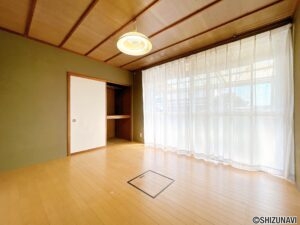 【1階南側洋室／約5.3帖】