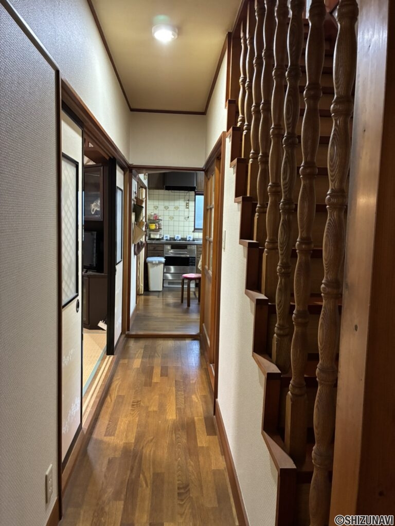 御殿場市神山　中古H３　内観