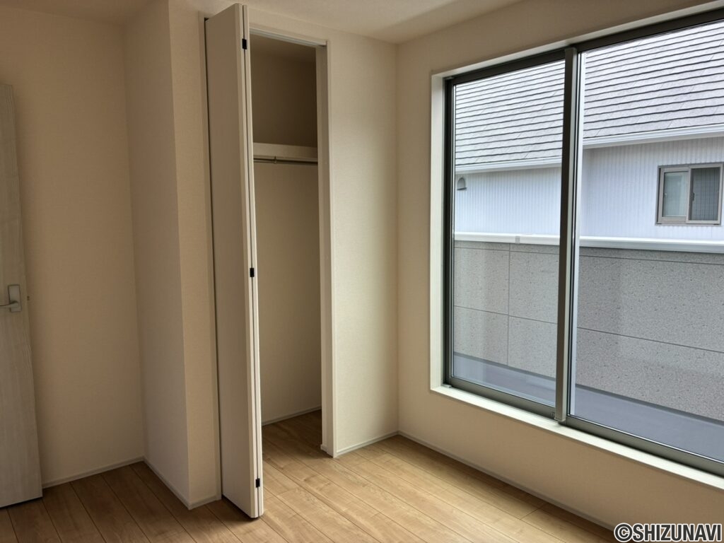 2階洋室　5.4帖