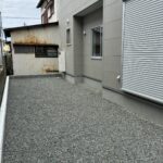 敷地南側　倉庫などを設置いただけるスペースがたっぷりあります。