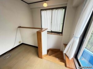 屋内階段があり、マンションでありながら戸建て感覚です。