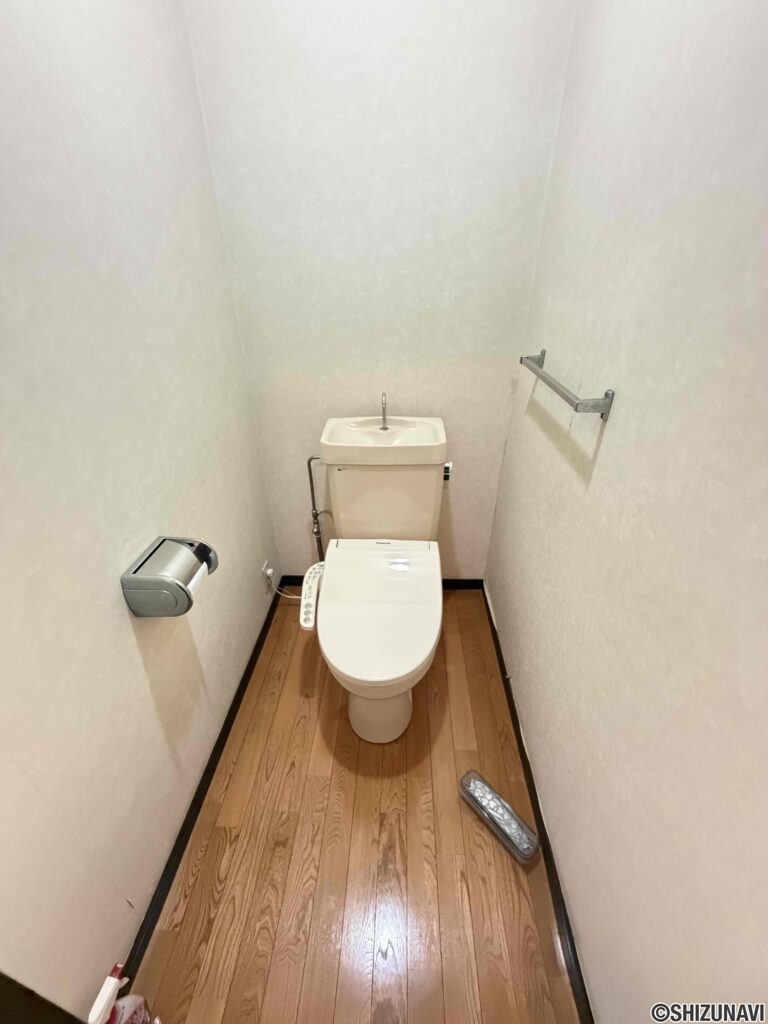 １Fトイレ。マンションですがトイレが2箇所ございます。