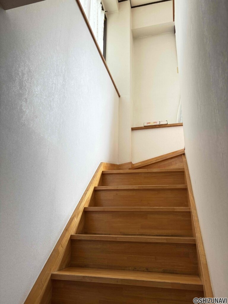 屋内階段があり、マンションでありながら戸建て感覚です。