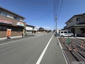 前面道路もゆったりした幅員です。
