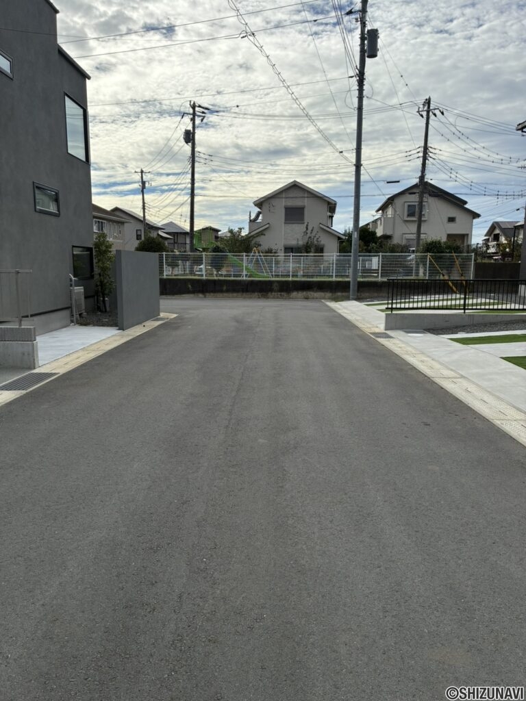 前面道路西側