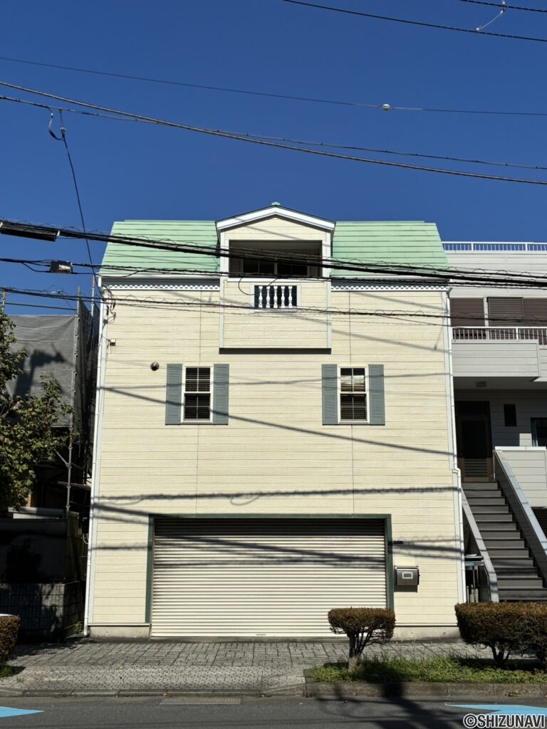 外観　シャッター閉