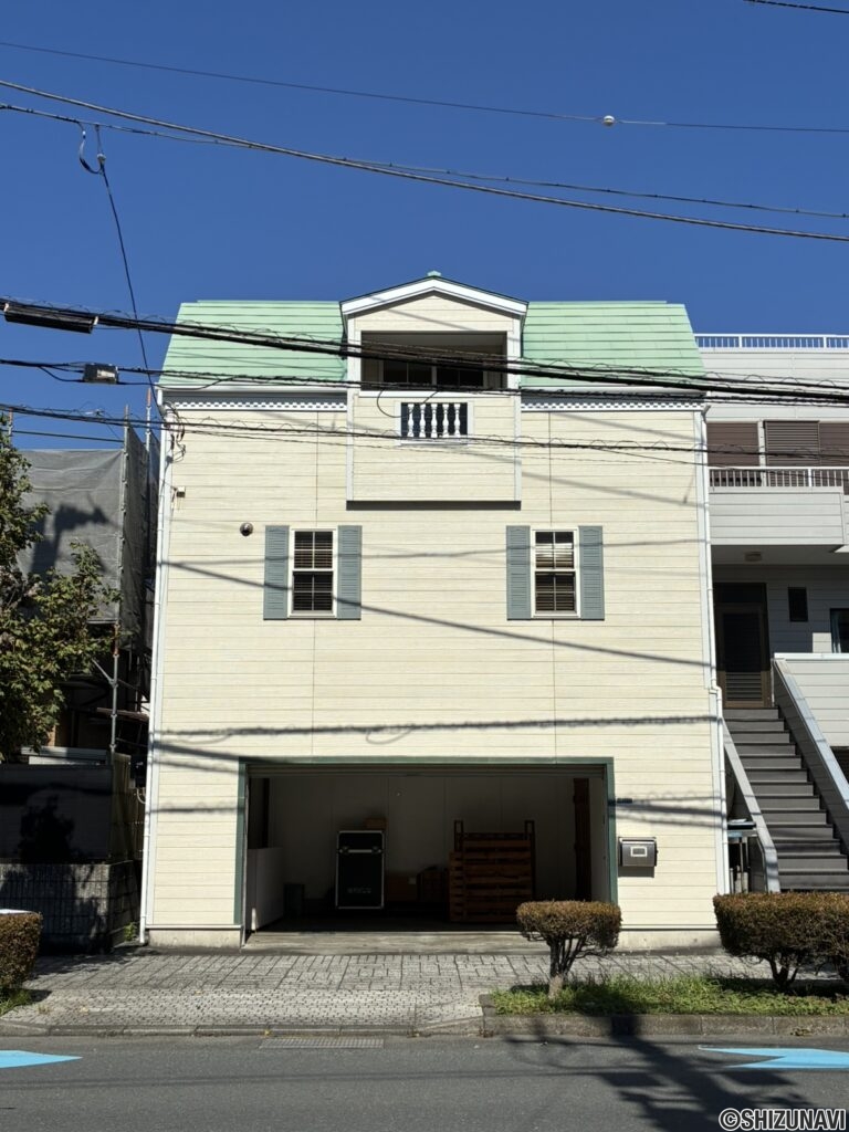外観　シャッター開