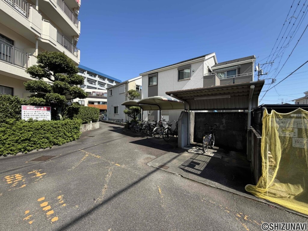 駐輪場や専用ゴミ置き場もございます。