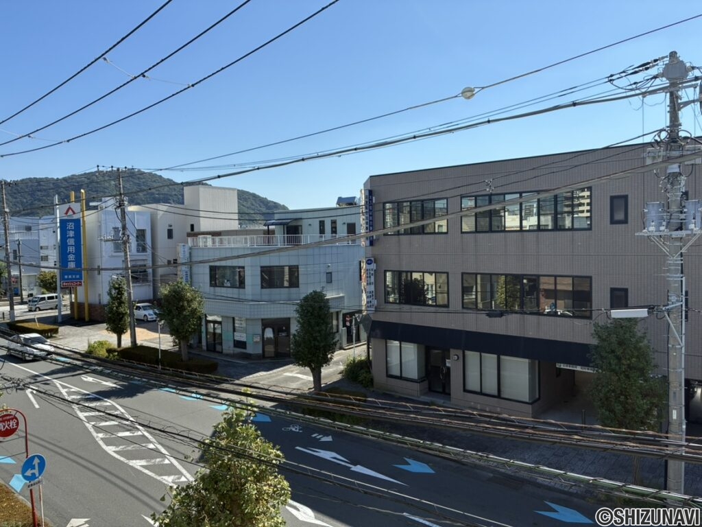 前面道路（３階バルコニーより）