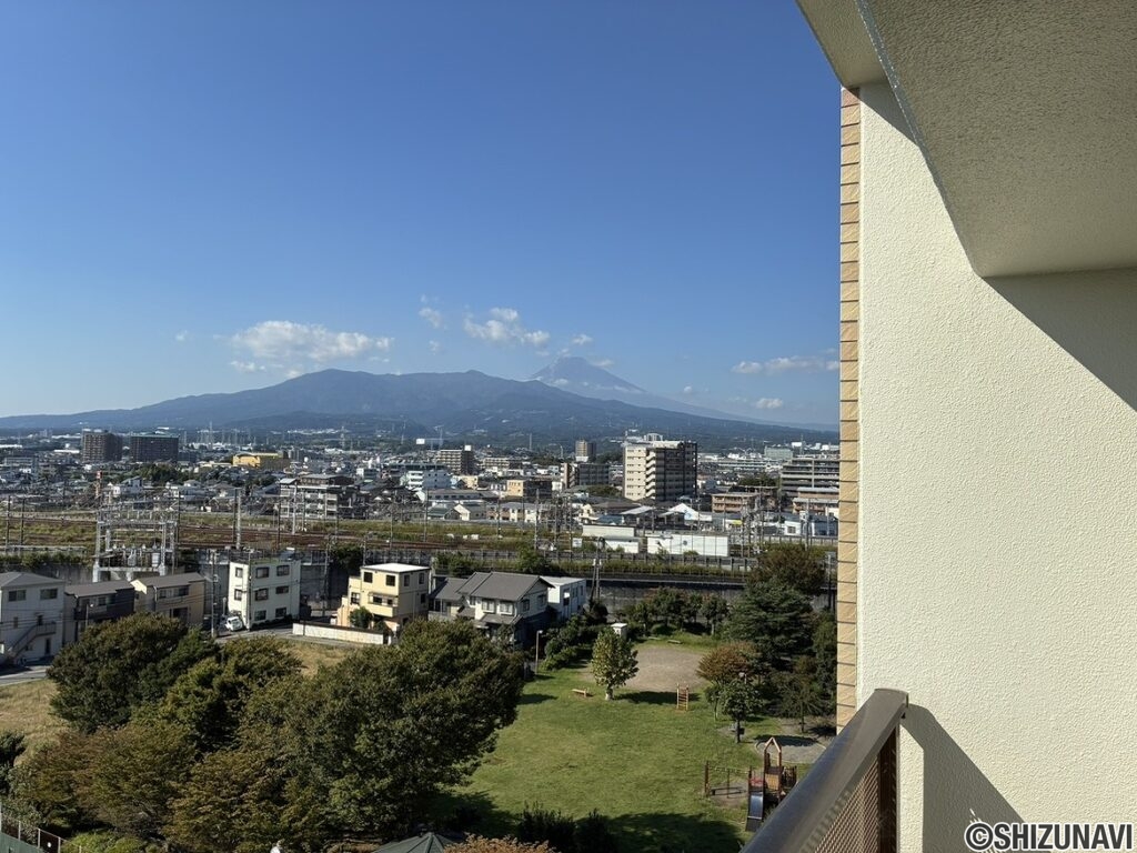 西側バルコニー眺望　富士山が見れます