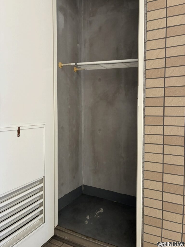 玄関前トランクルーム