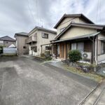 敷地内に2件の建物があり、二世帯などにも最適です。