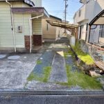 車は車種により2台駐車可能です。