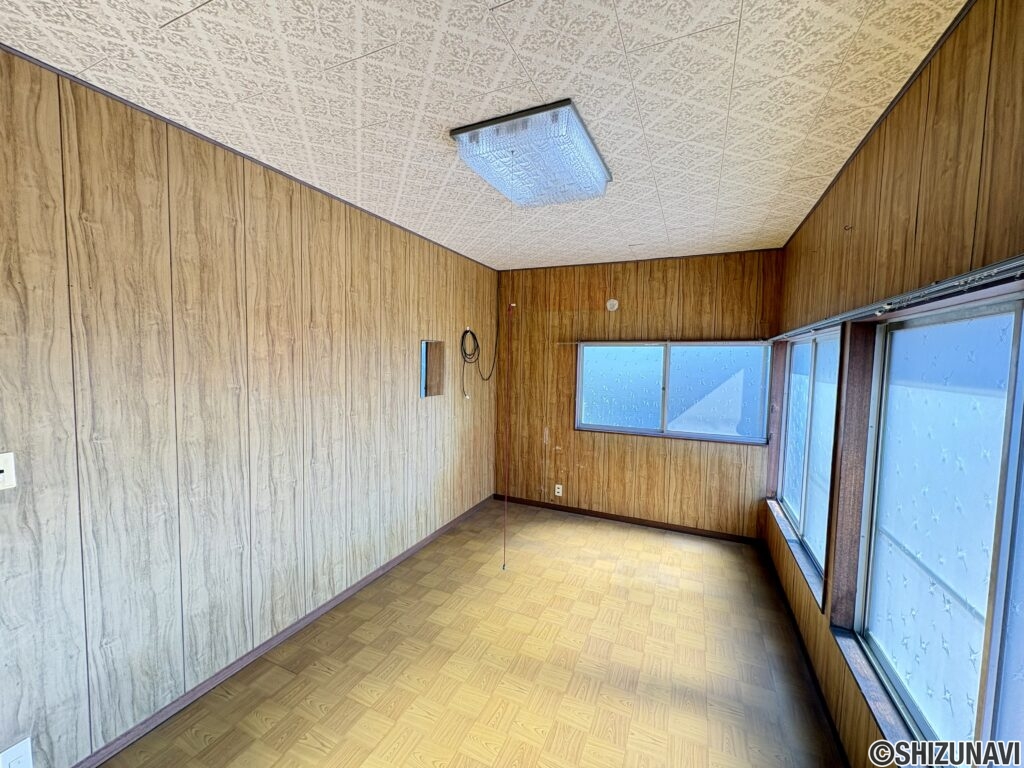 2階の約6帖の洋室です。