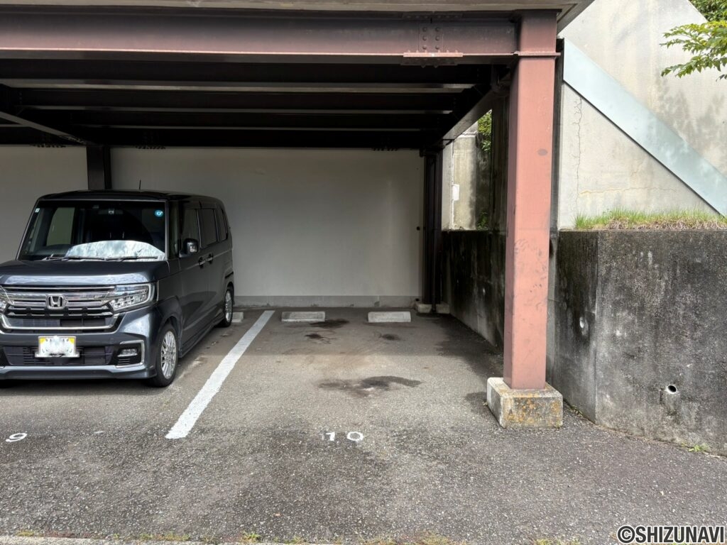 フォーサイトワン　駐車場