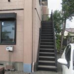 2階玄関への階段