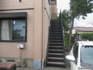 2階玄関への階段
