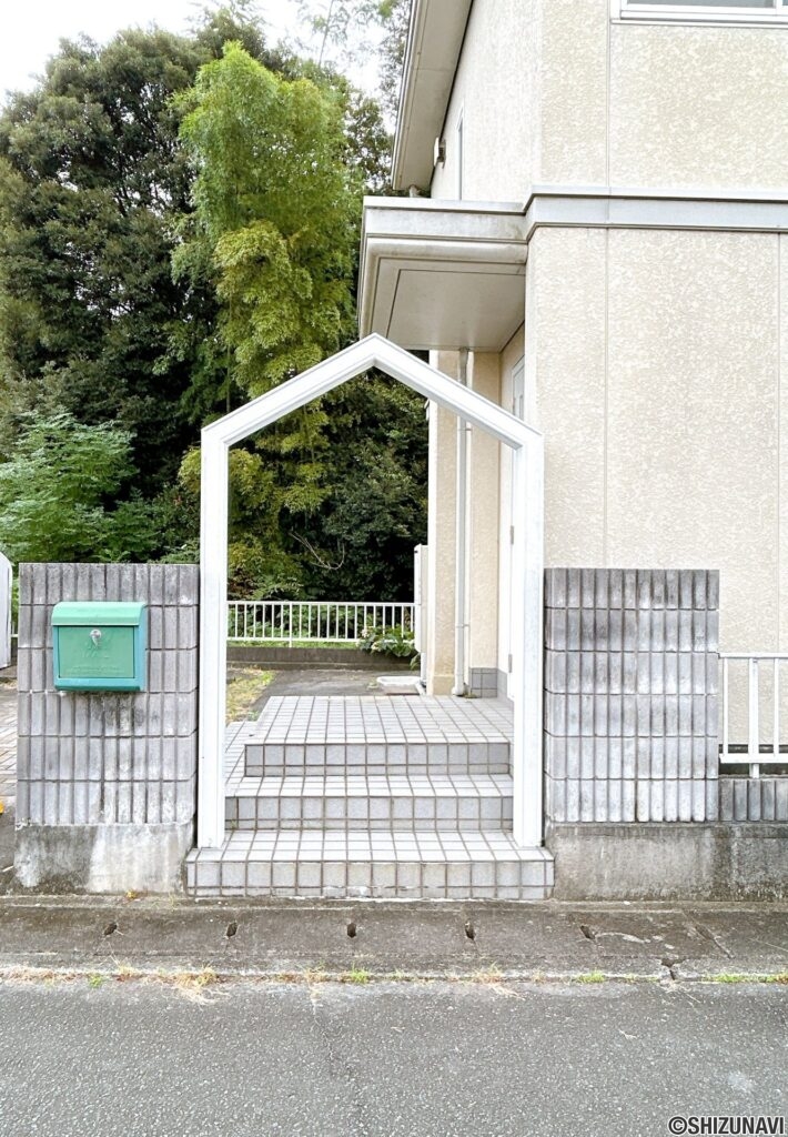 【外観／玄関アプローチ】