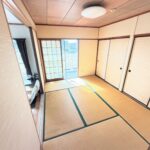 南向きの和室引き戸を開ければ隣の6帖洋室と併せて開放的に利用もできます。