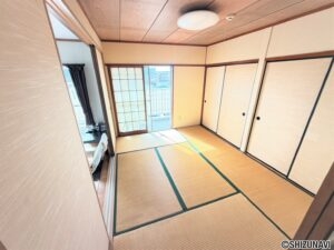 南向きの和室引き戸を開ければ隣の6帖洋室と併せて開放的に利用もできます。