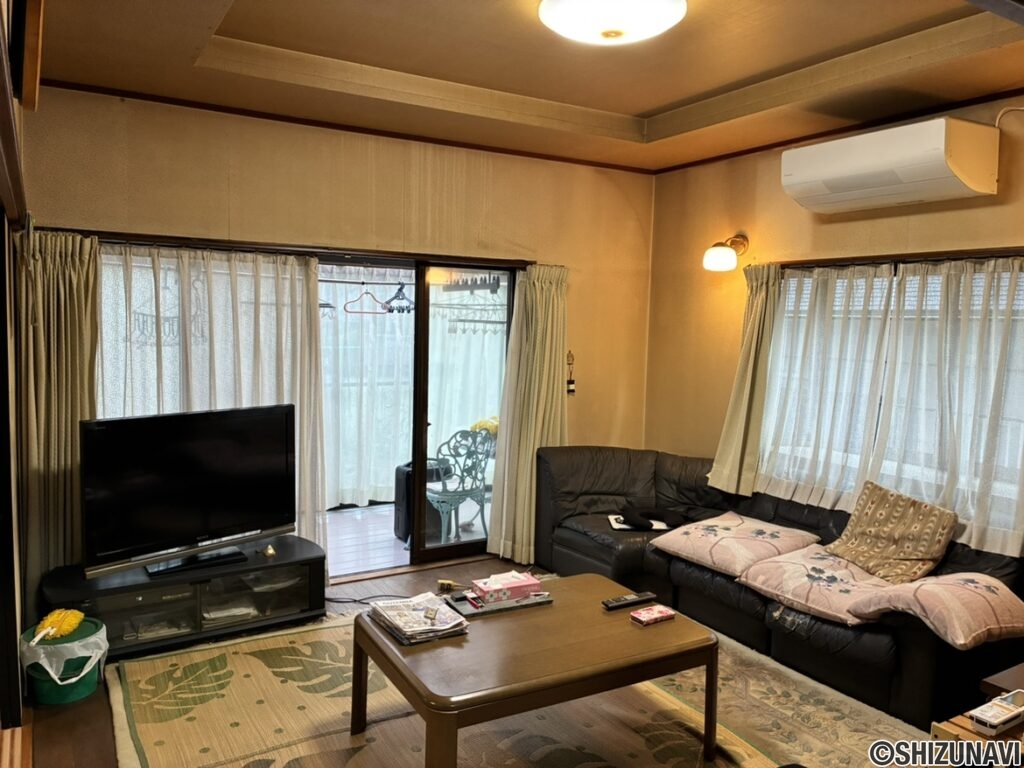 御殿場市神山　中古H３　内観