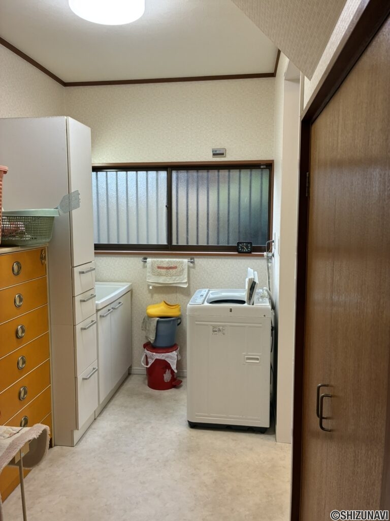 御殿場市神山　中古H３　内観