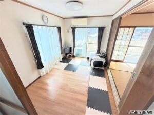 南向きの洋室引き戸を開ければ隣の6帖和室と併せて開放的に利用もできます。